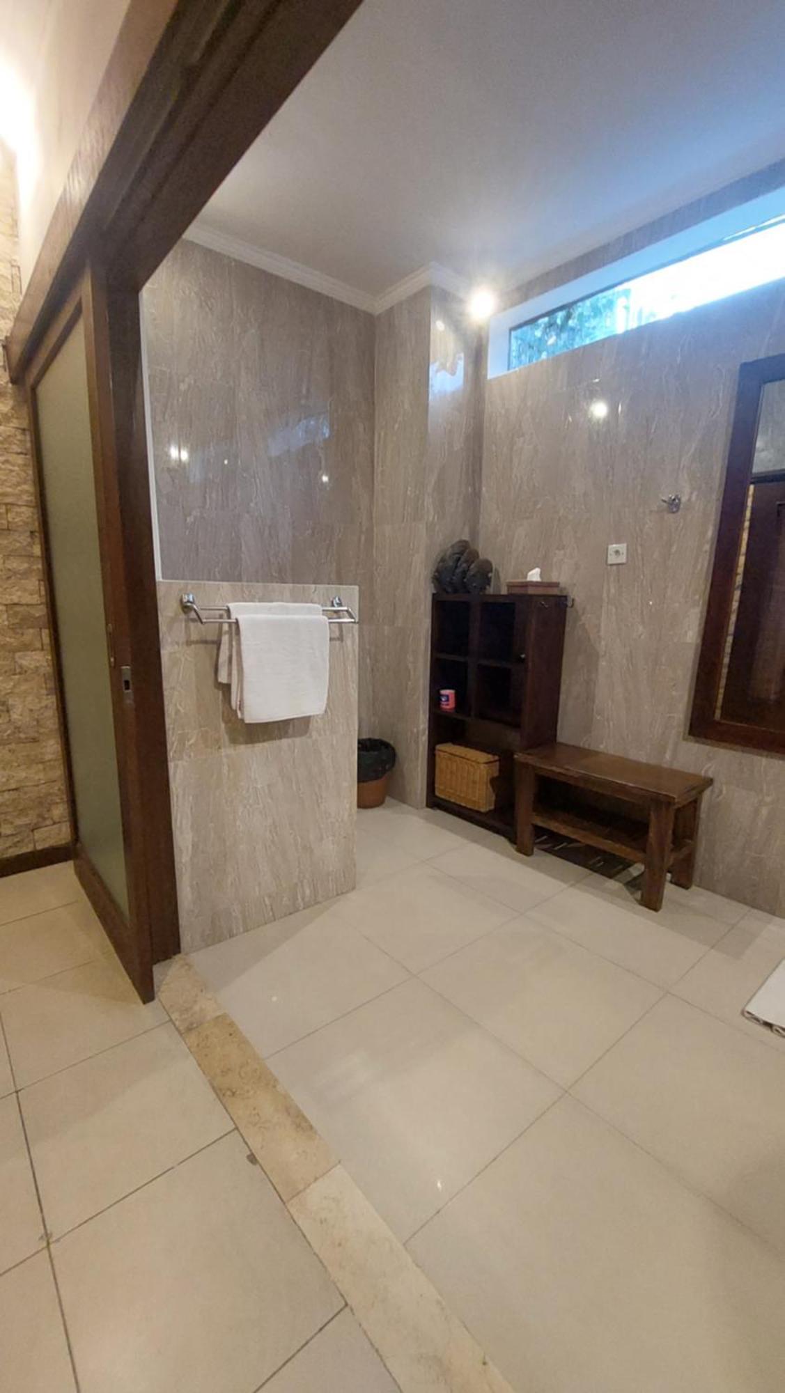 Villa Heliconia Seminyak Buitenkant foto