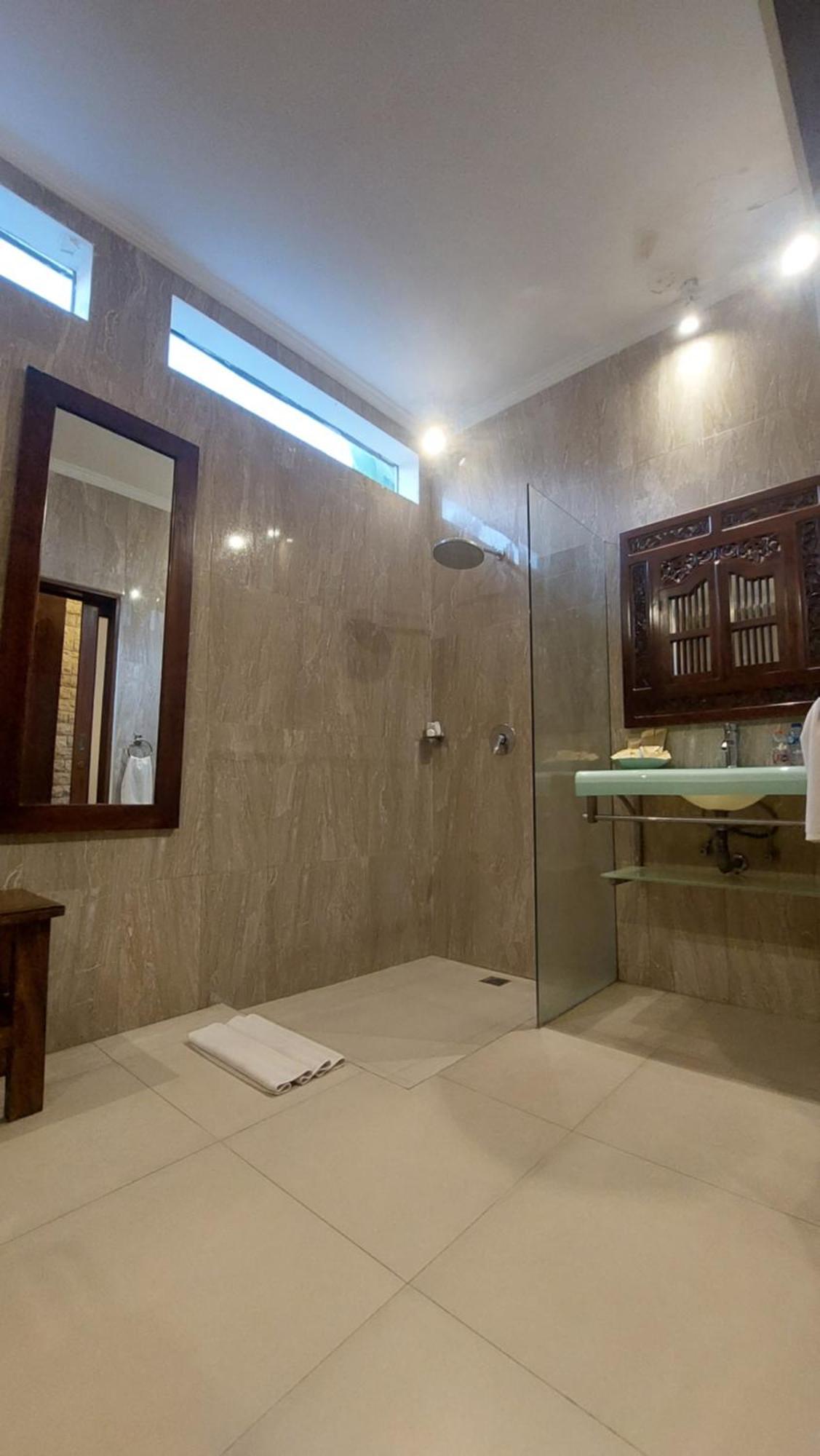 Villa Heliconia Seminyak Kamer foto