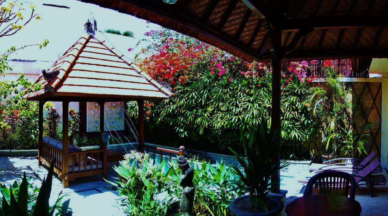 Villa Heliconia Seminyak Buitenkant foto