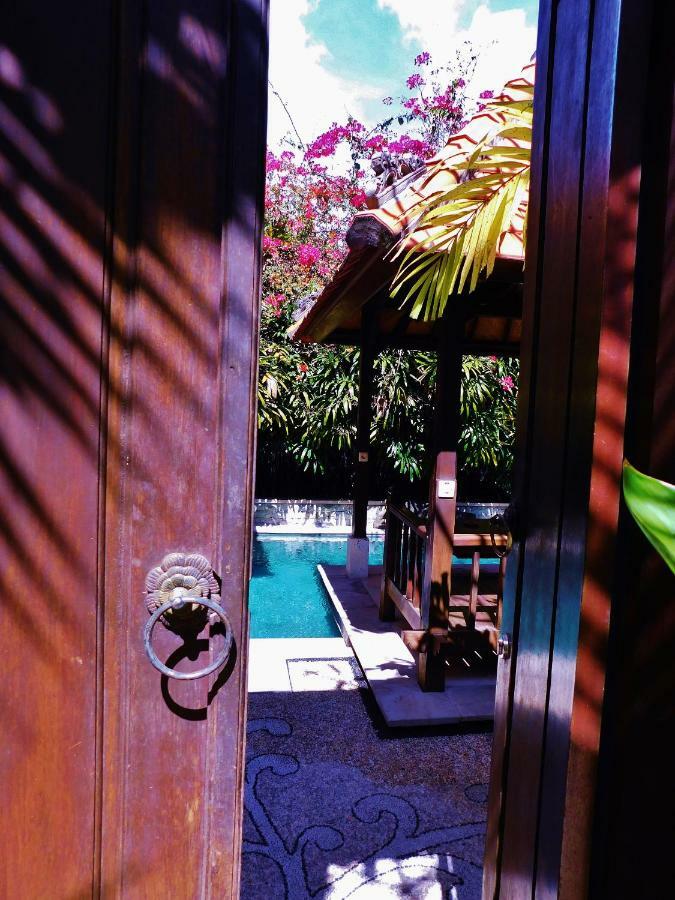 Villa Heliconia Seminyak Buitenkant foto