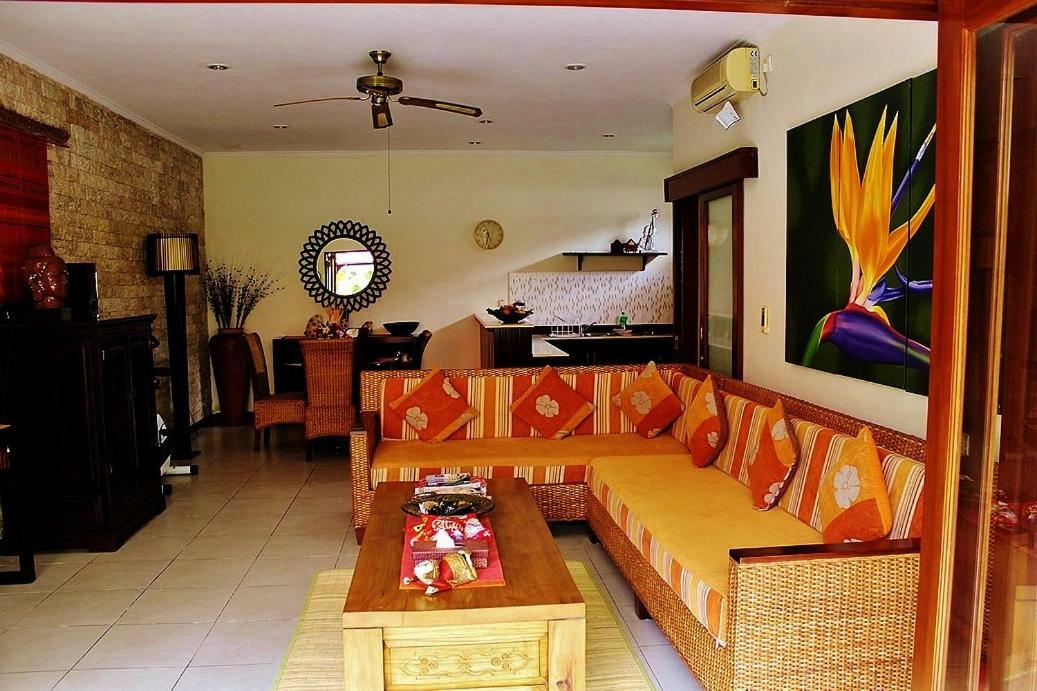 Villa Heliconia Seminyak Buitenkant foto